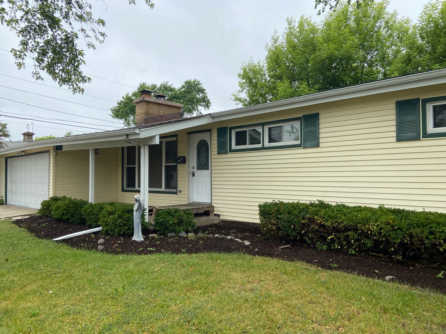Waukegan House: 1100 Montesano