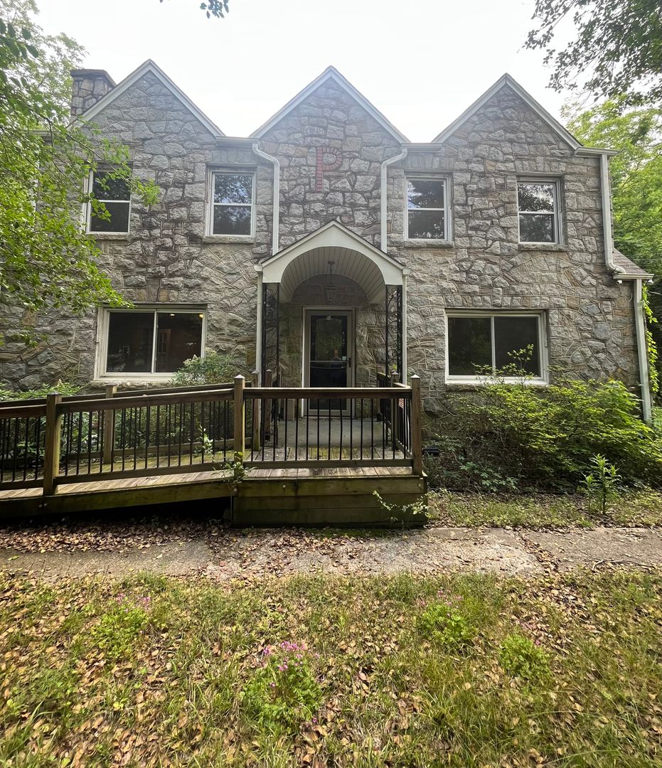 Raleigh House: 2720 Poole RD
