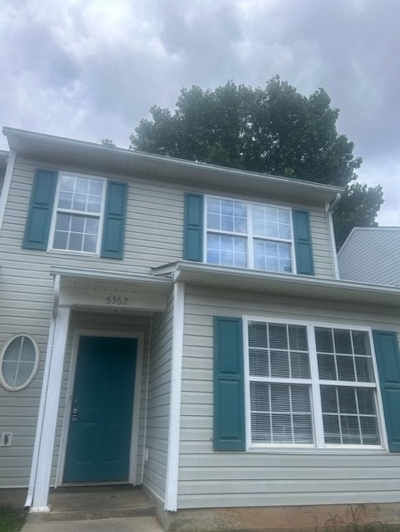 Charlotte House: 5362 Esther Ln