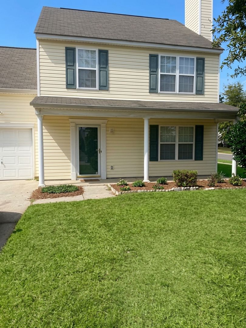 Charlotte House: 923 Grassy Patch Ln.
