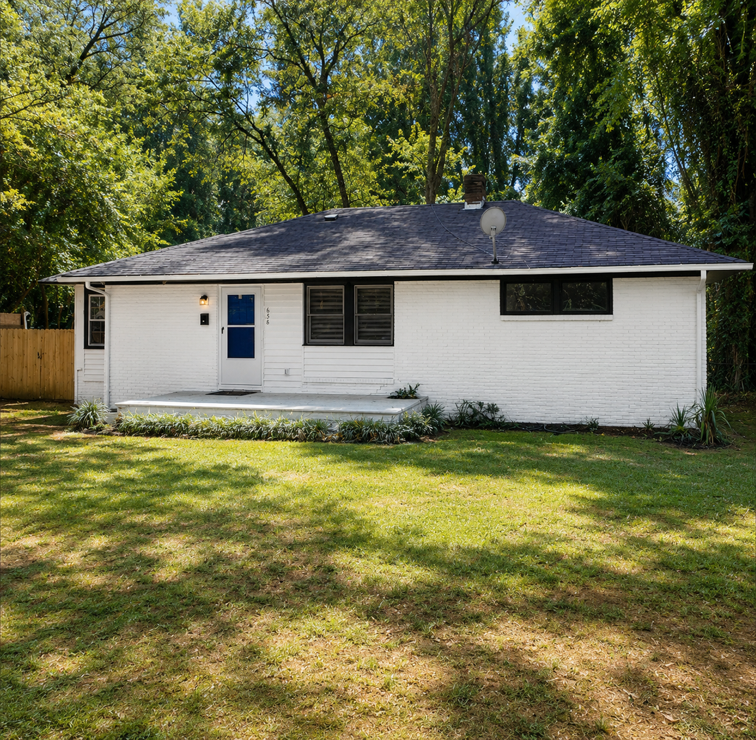 Charlotte House: 638 Vanderbrooke Rd