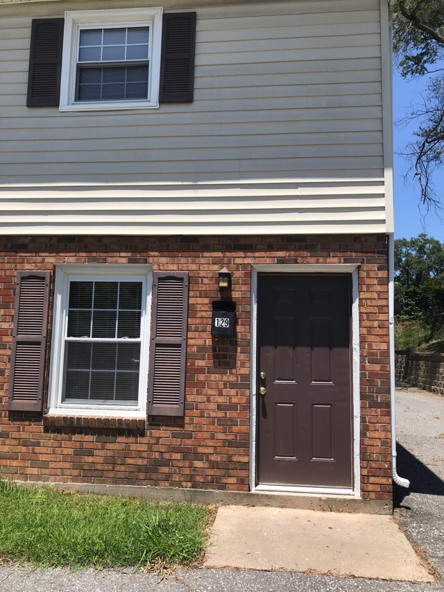 Bessemer City Apartment: E Maine Avenue