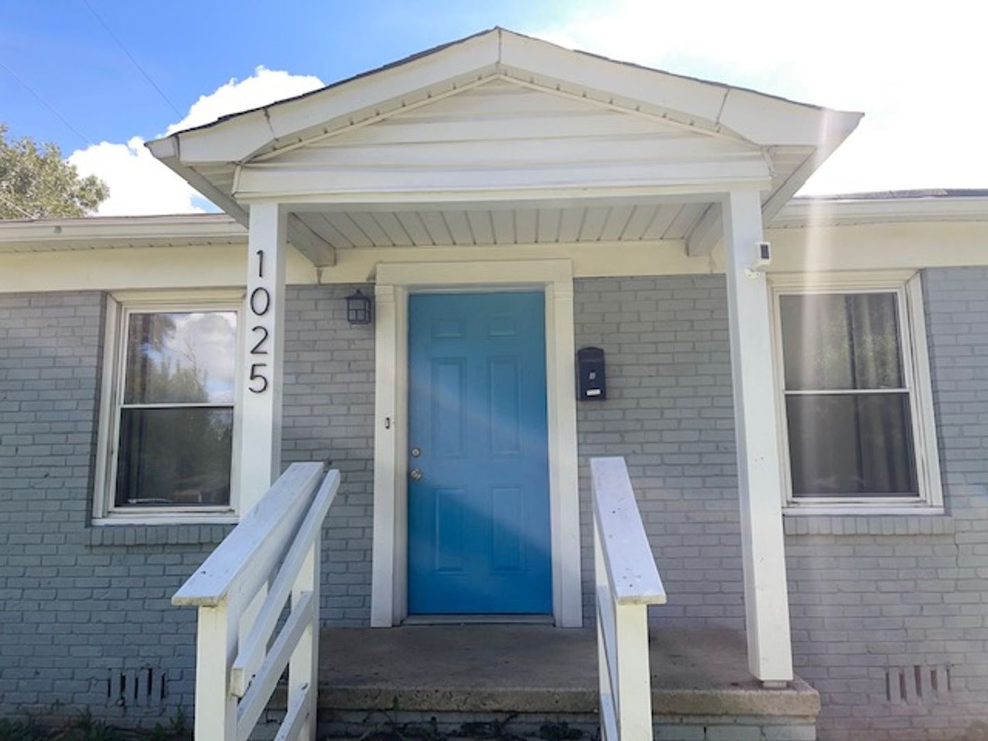 Charlotte House: 1025 Holland Ave