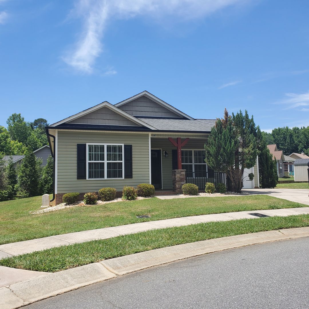 Salisbury House: 2103 Chantilly Lane