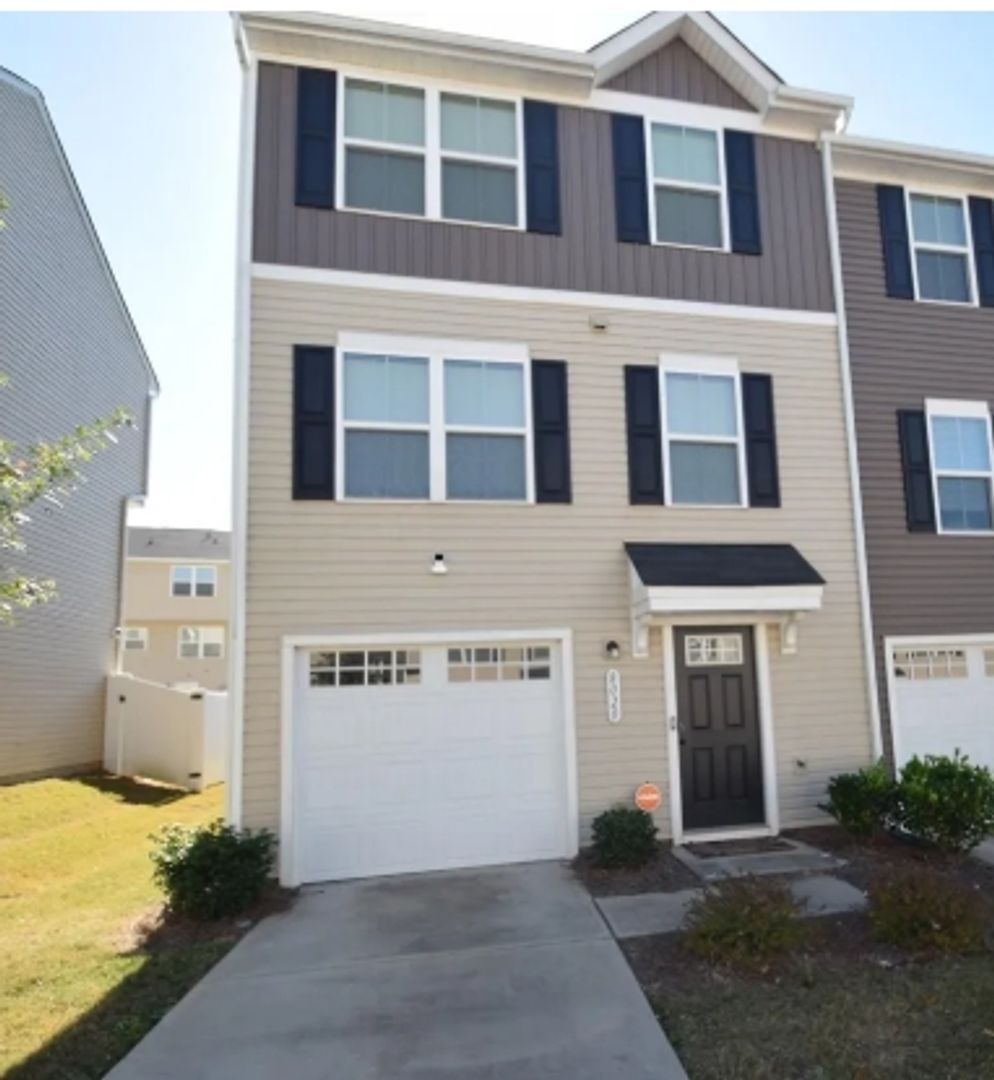 Charlotte House: 8020 Lanyard Terrace