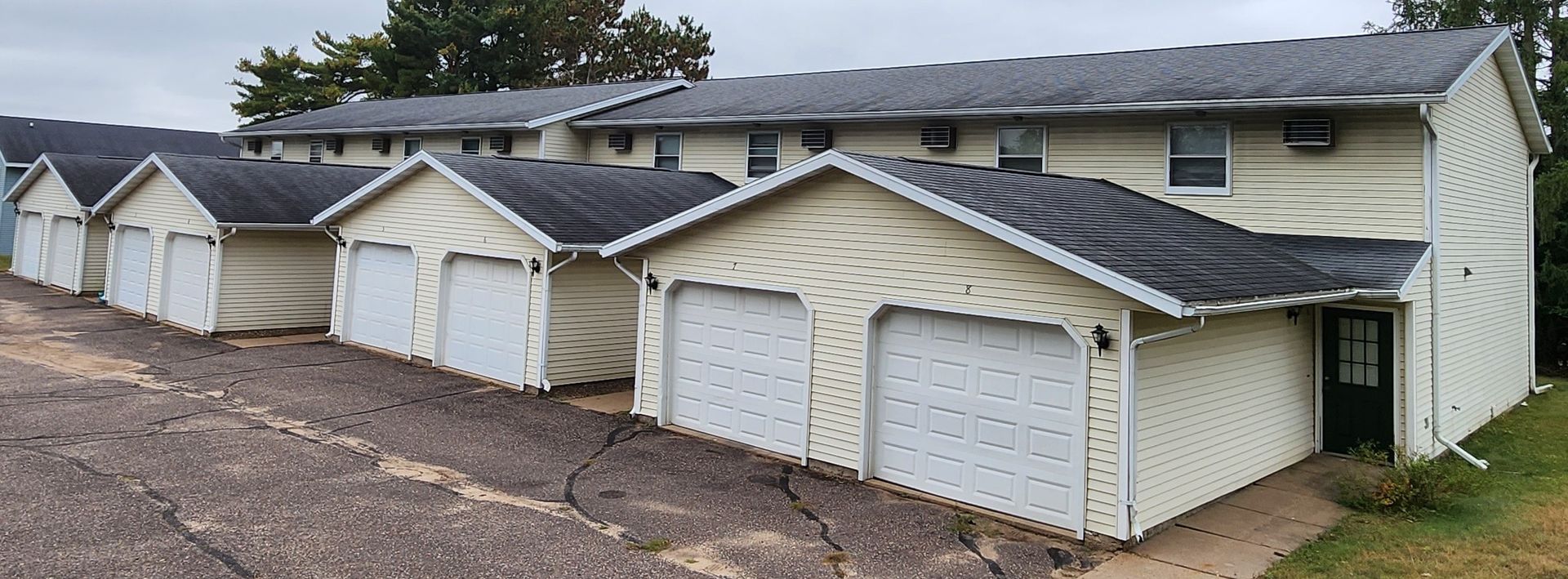 Eau Claire Apartment: 2412 Pine Ridge Road