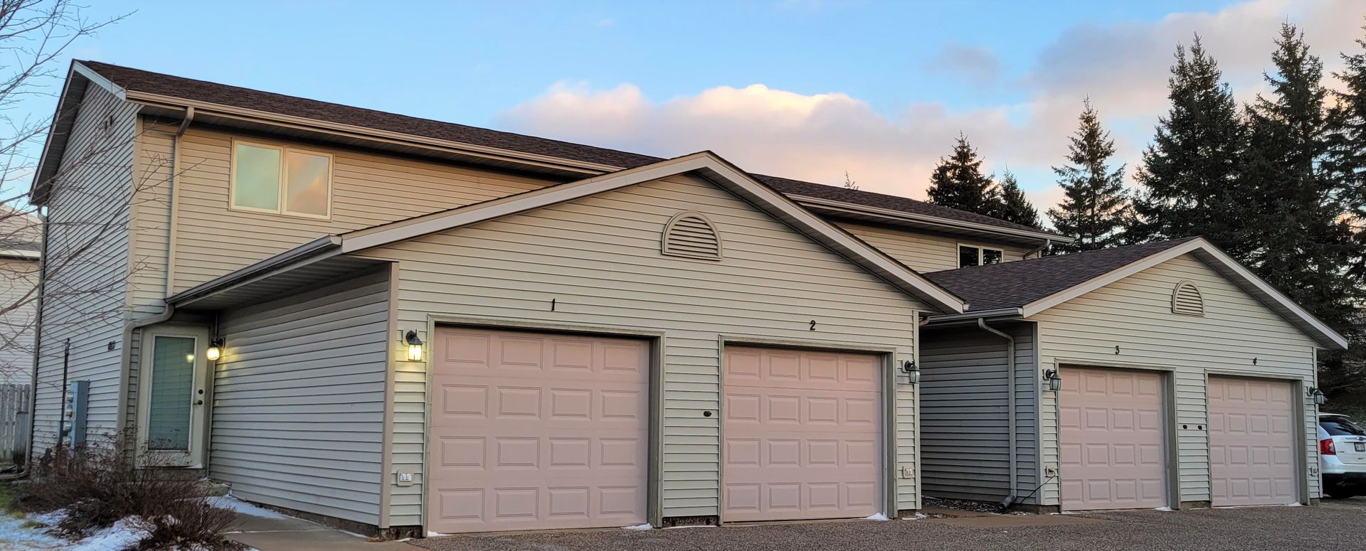 Eau Claire Apartment: 4914 Coventry Court