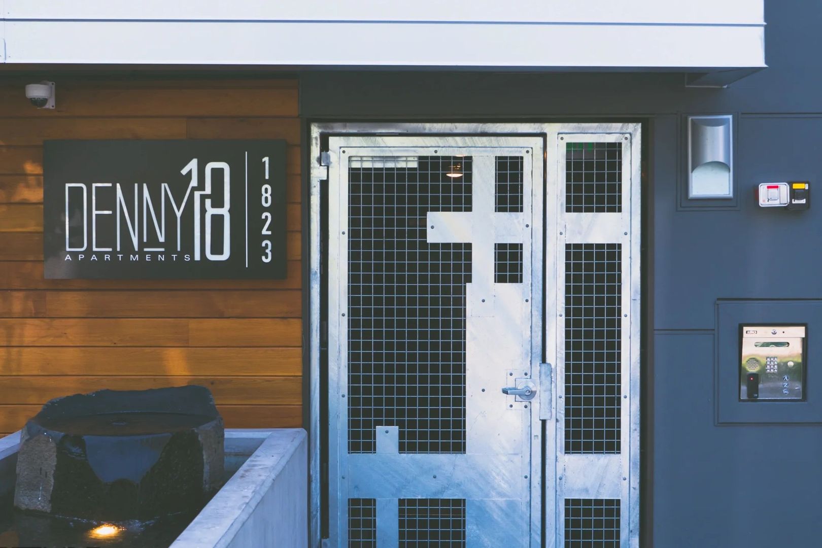 Seattle Apartment: 1823 18th Ave