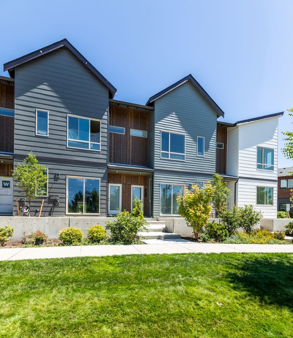 Black Diamond House: 32772 Ten Trails Parkway SE