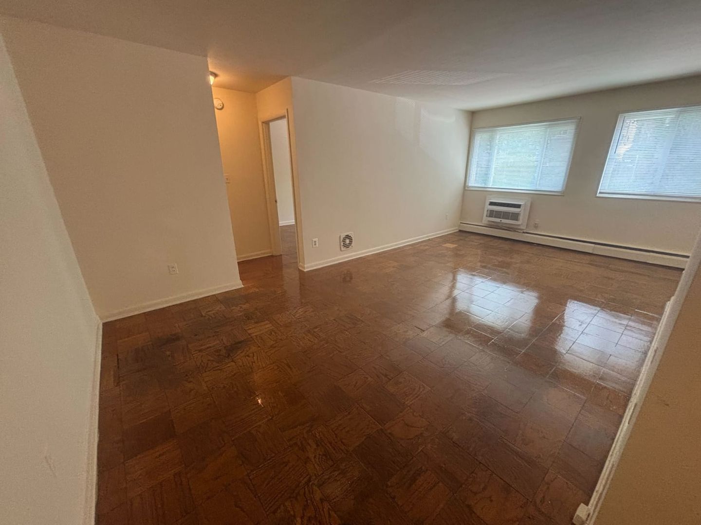 Washington Apartment: 1714 Summit Pl NW