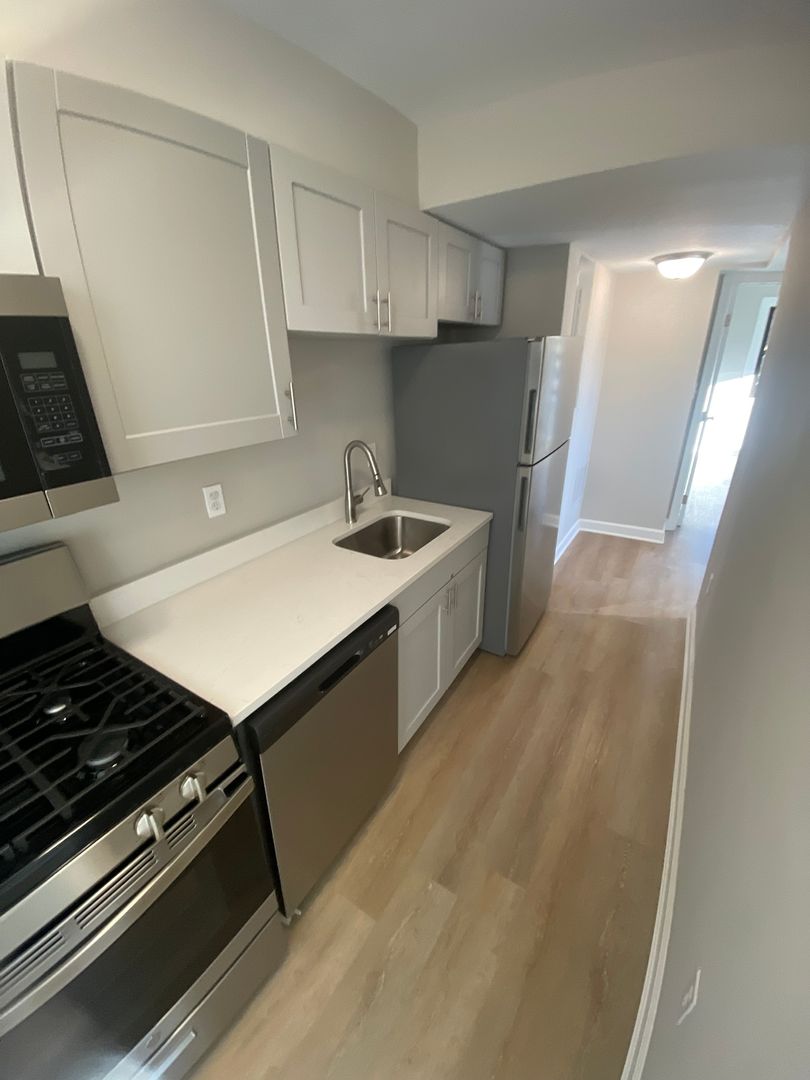 Washington Apartment: 1625-1633 Morris Rd SE