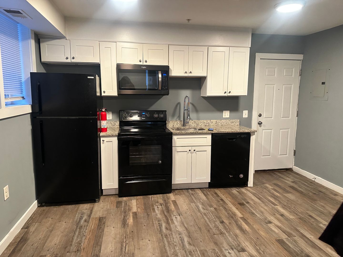 Washington Apartment: 1907 18th St SE