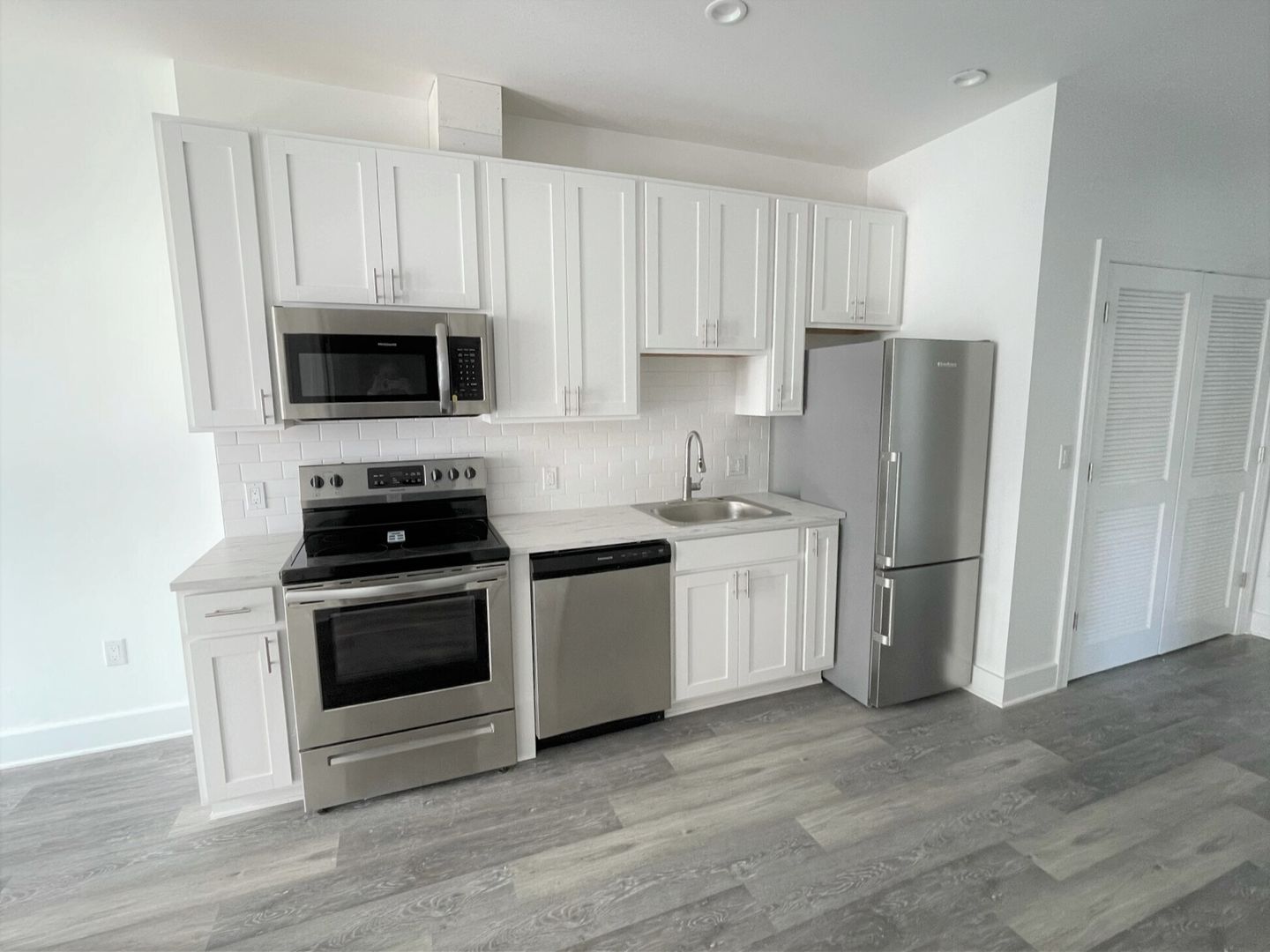 Washington Apartment: 818 Bladensburg Rd NE