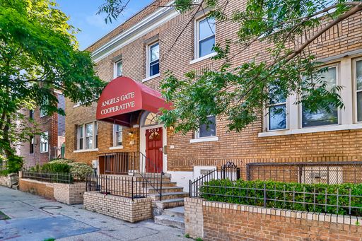 Welcome to comfortable city living in the heart of Washington, DC! – photo 1
