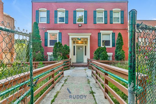 Come Home to Buena Vista 3 Bedroom Apartment in SE Washington DC – photo 1