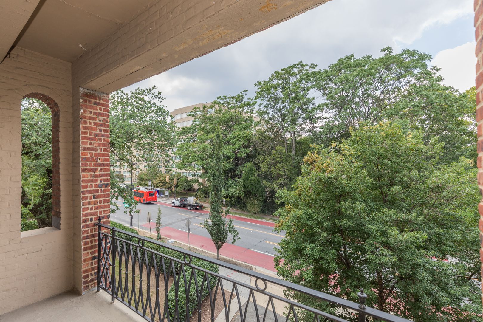 Washington Apartment: 3625 16th St NW