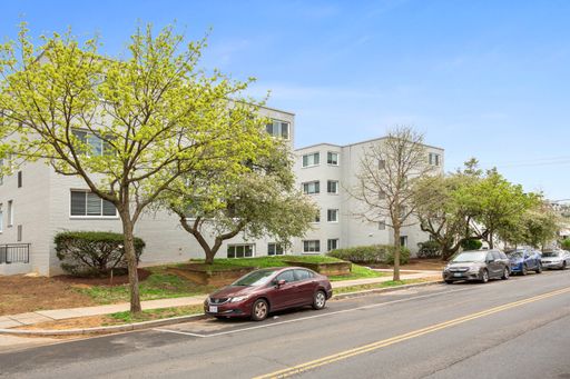Modern City Living at The Horizon - Utilities Included! – photo 1