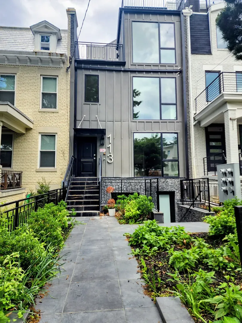 Washington Apartment: 113 Varnum St NW