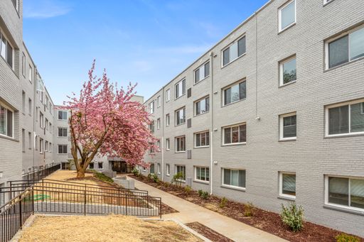 Modern City Living at The Horizon - Utilities Included! – photo 1