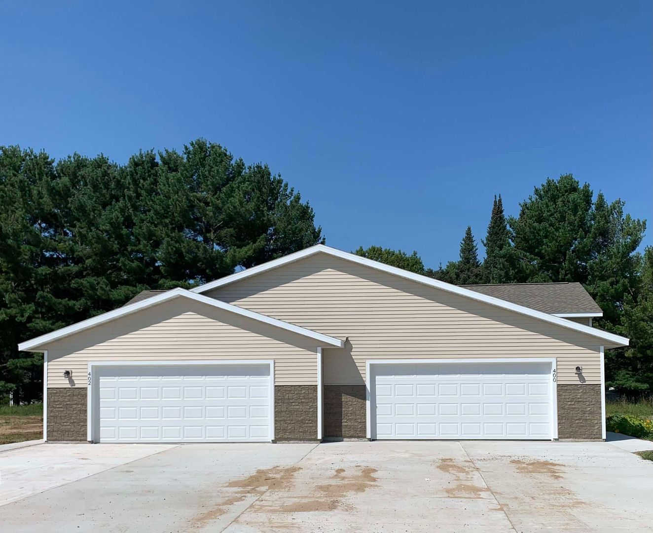 Junction City Townhome: 402 Brock Ave