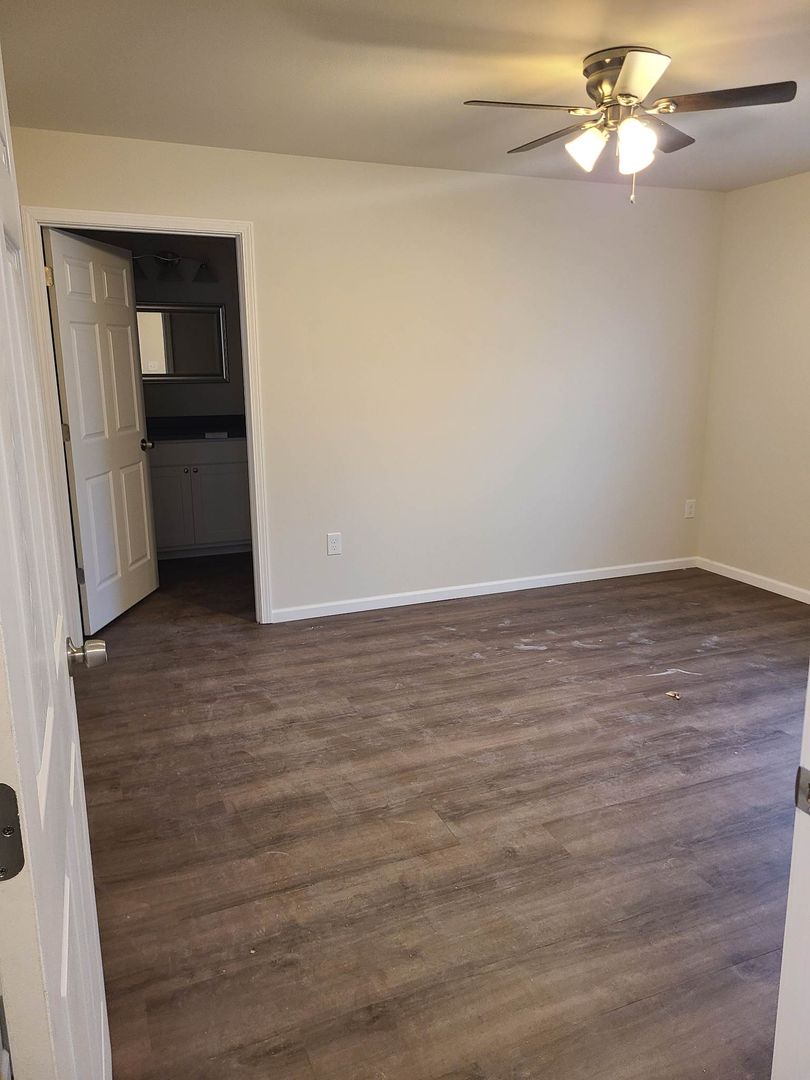 Vesper Townhome: 4923 Well Road