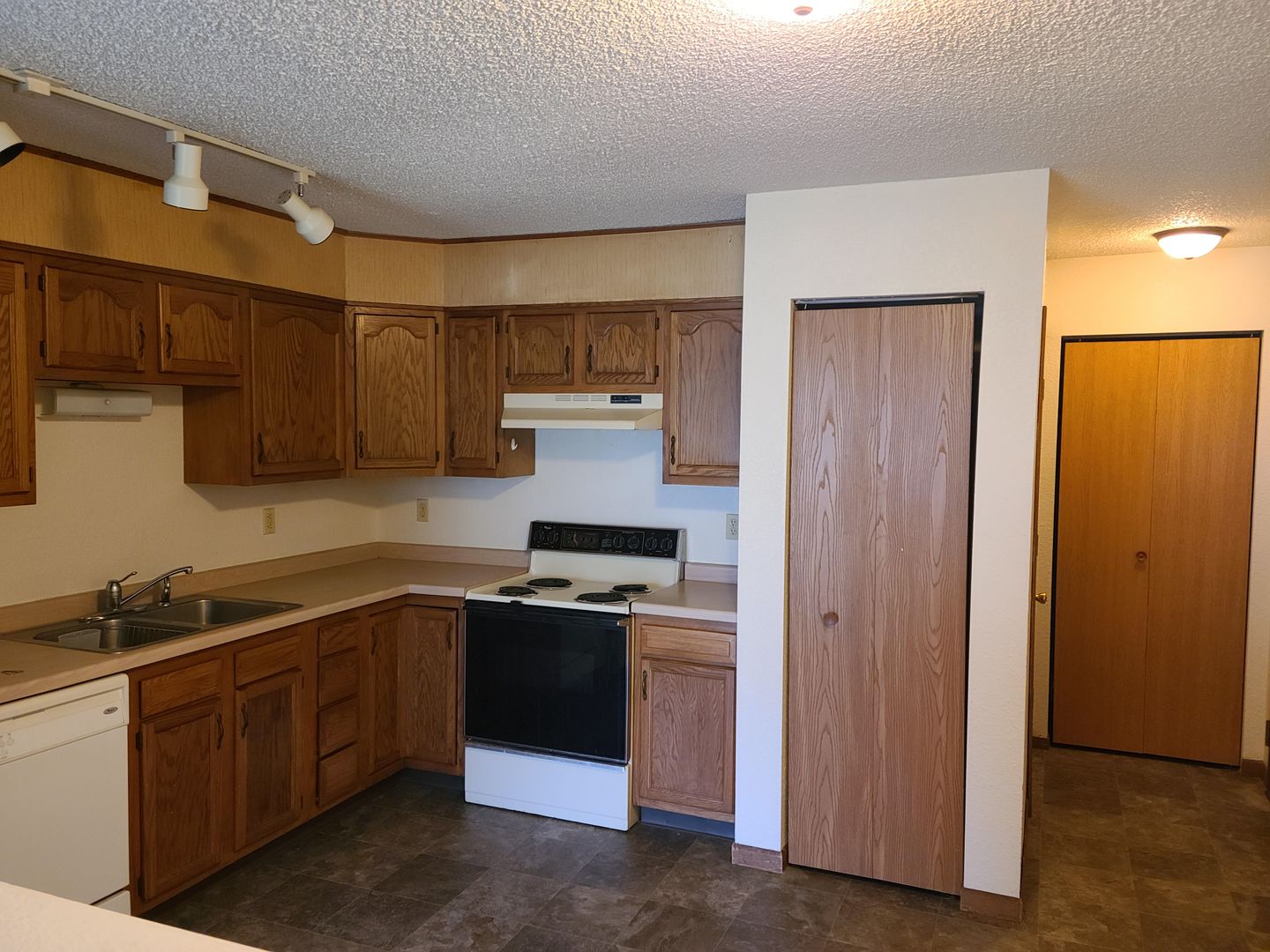 Stevens Point Apartment: 1116 North Point Drive