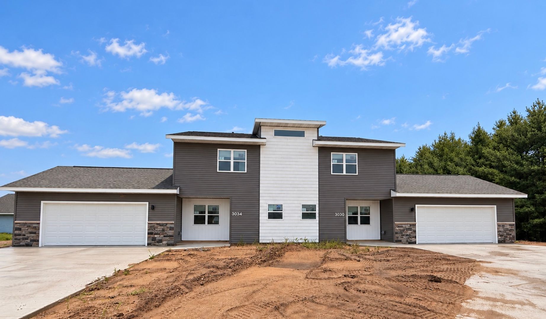 Plover Apartment: 3034/3030 Bennington Place