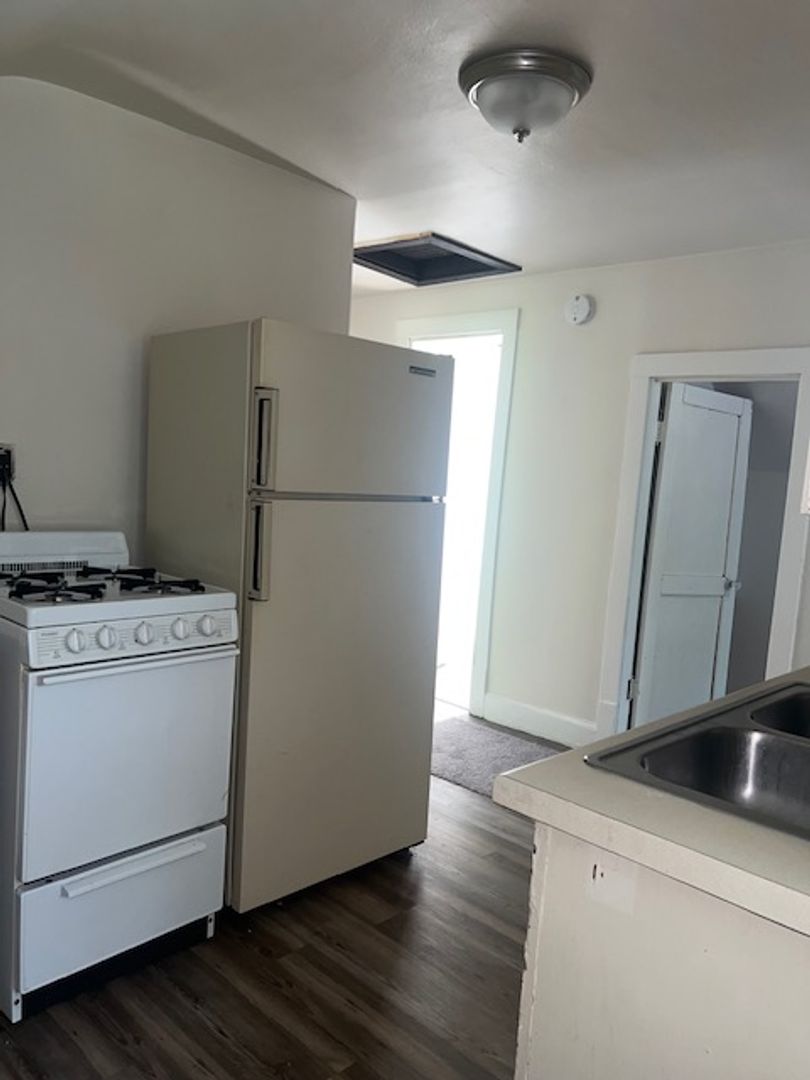 Marshfield Apartment: 706 E Doege St