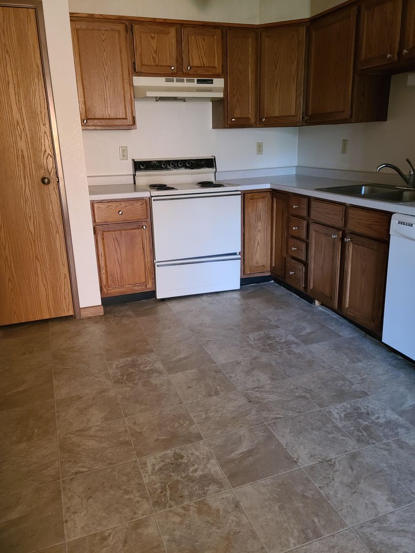 Stevens Point Apartment: 1200 North Point Drive