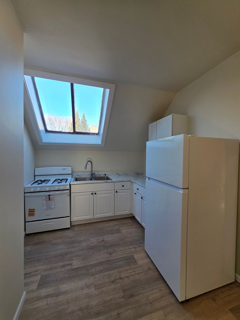 Green Bay Apartment: 210 S Maple Avenue