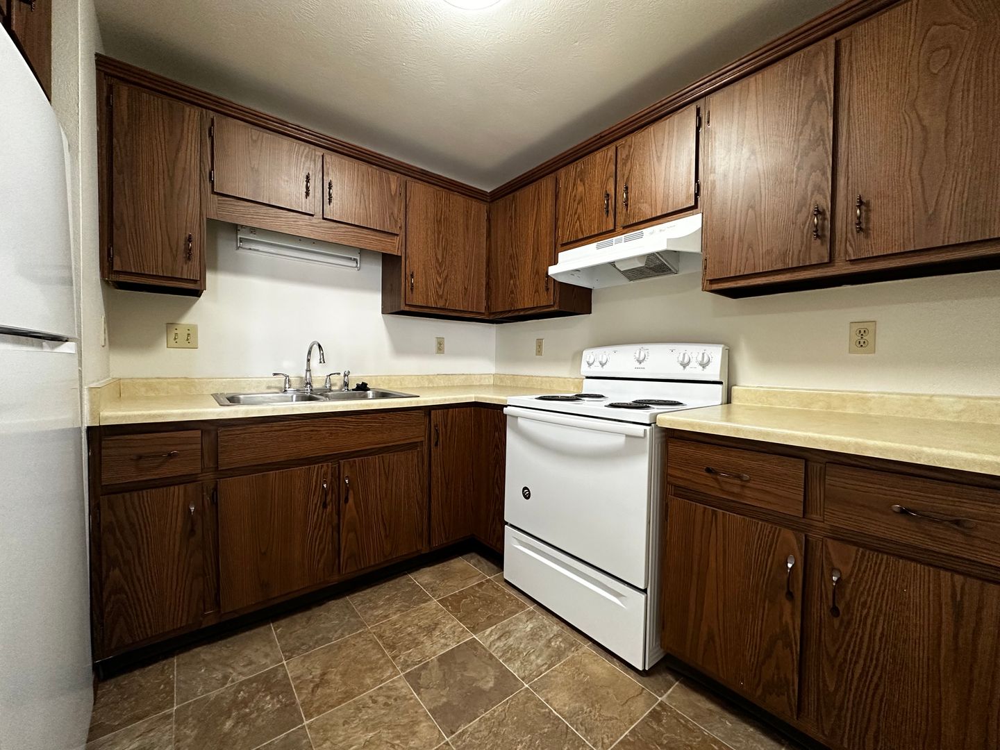 Green Bay Apartment: 1760 Eldorado Dr.