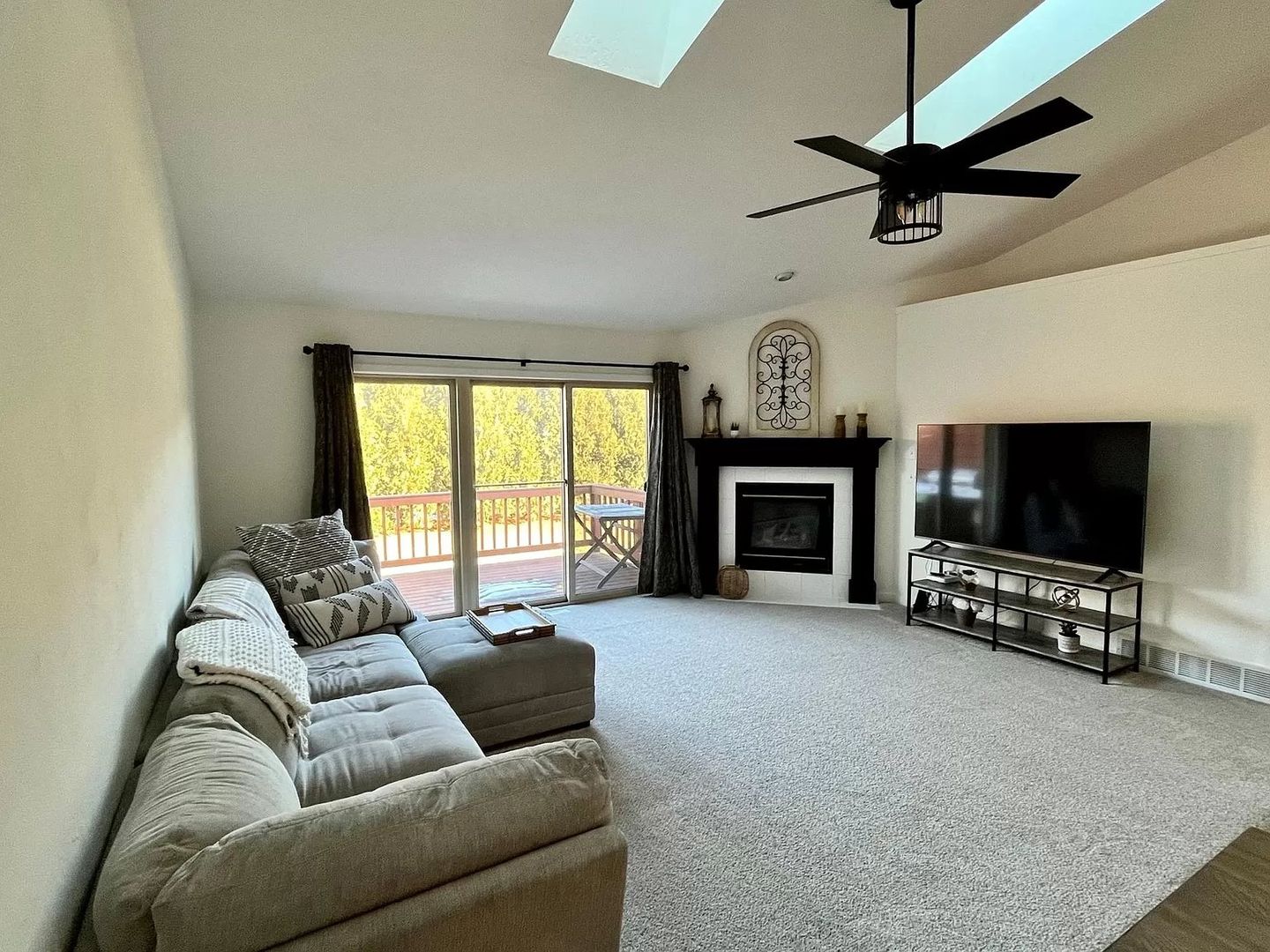 Kimberly Apartment: 825 Rundquist Way