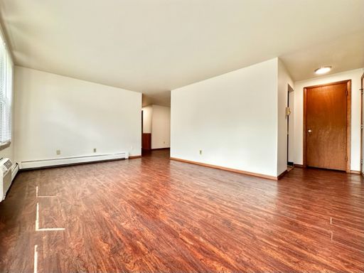 Spacious 2 Bedroom 1 Bath Upper Apartment! – photo 1