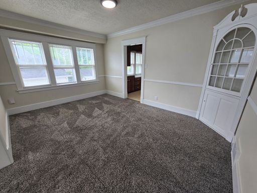 Spacious 3 Bedroom 1 Bath Upper Duplex In Downtown Green Bay! – photo 1