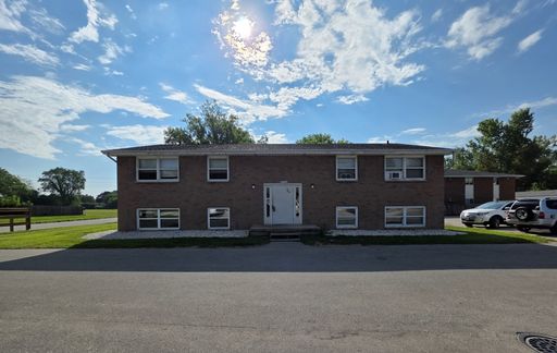 2 bed 1 bathroom-Lower Apartment! – photo 1