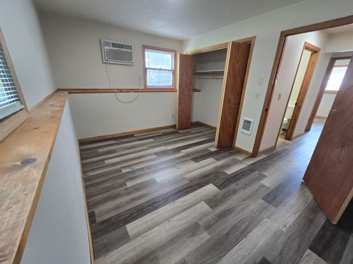 Charming 2 Bedroom 1 Bath Apartment Available Soon! – photo 1