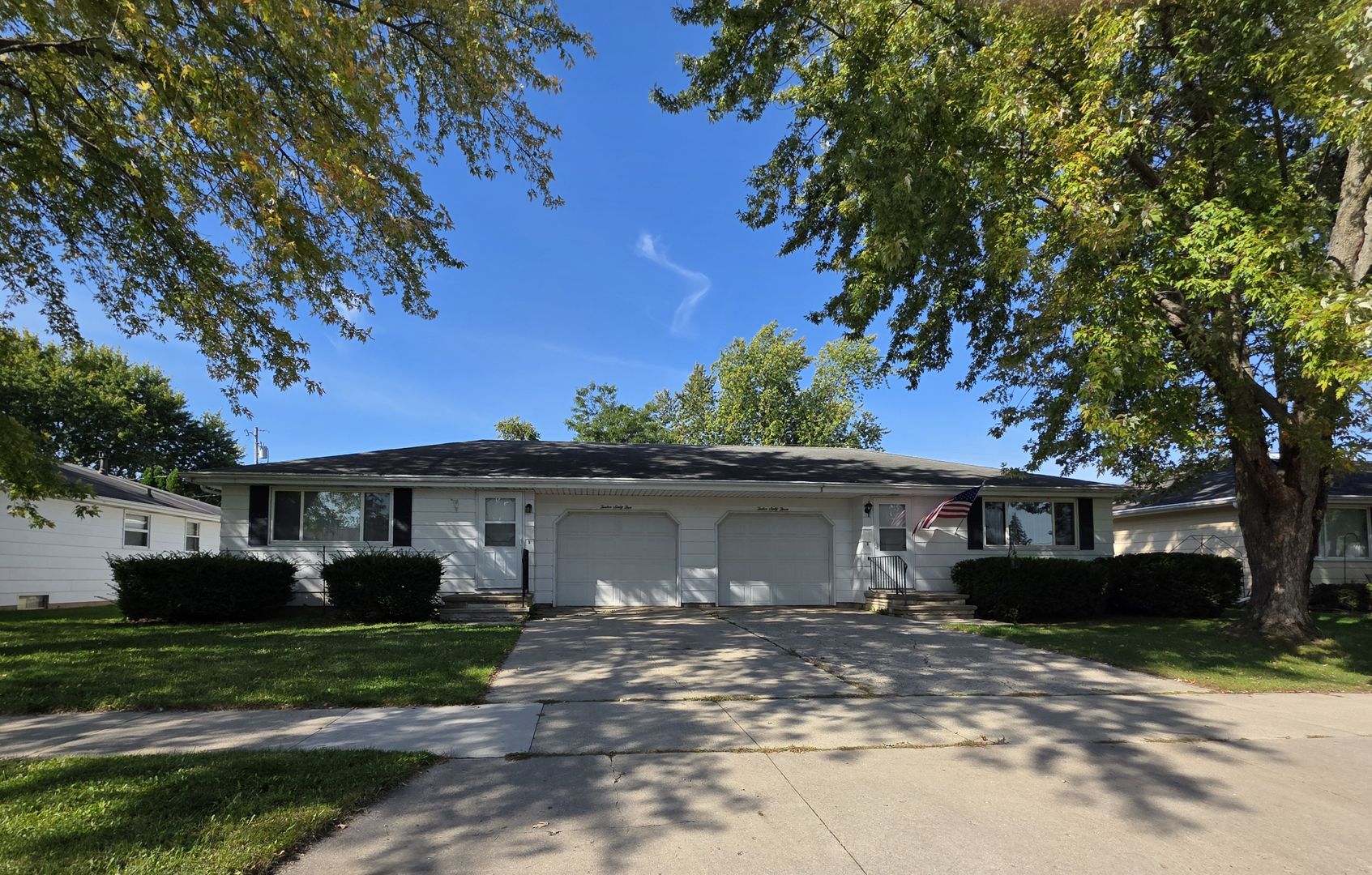 Neenah Multiplex: 1263-1265 Meadow Ln