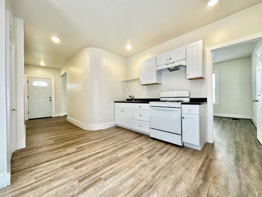 Recently Renovated 1 Bedroom 1 Bath Lower Apartment In Downtown GB!