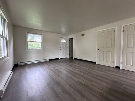 Cozy 1 Bedroom Loft Style Duplex With In-Unit Laundry Available Soon! – photo 1