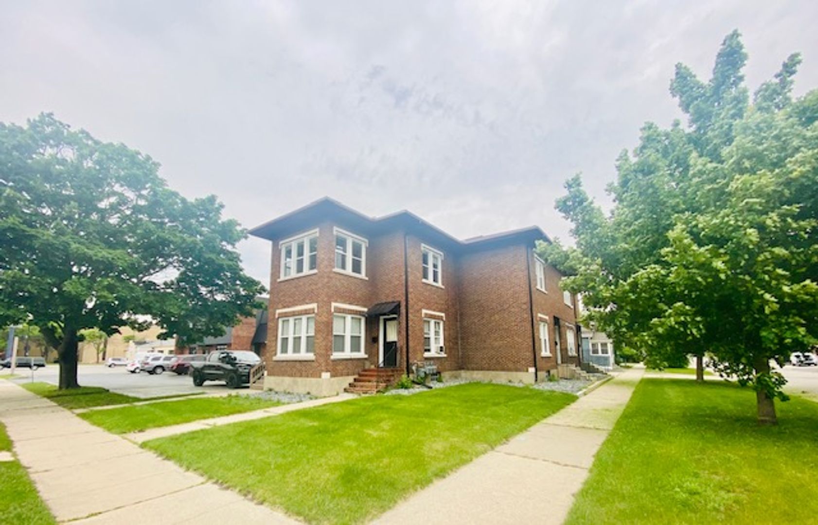 Green Bay Apartment: 303 N Quincy St