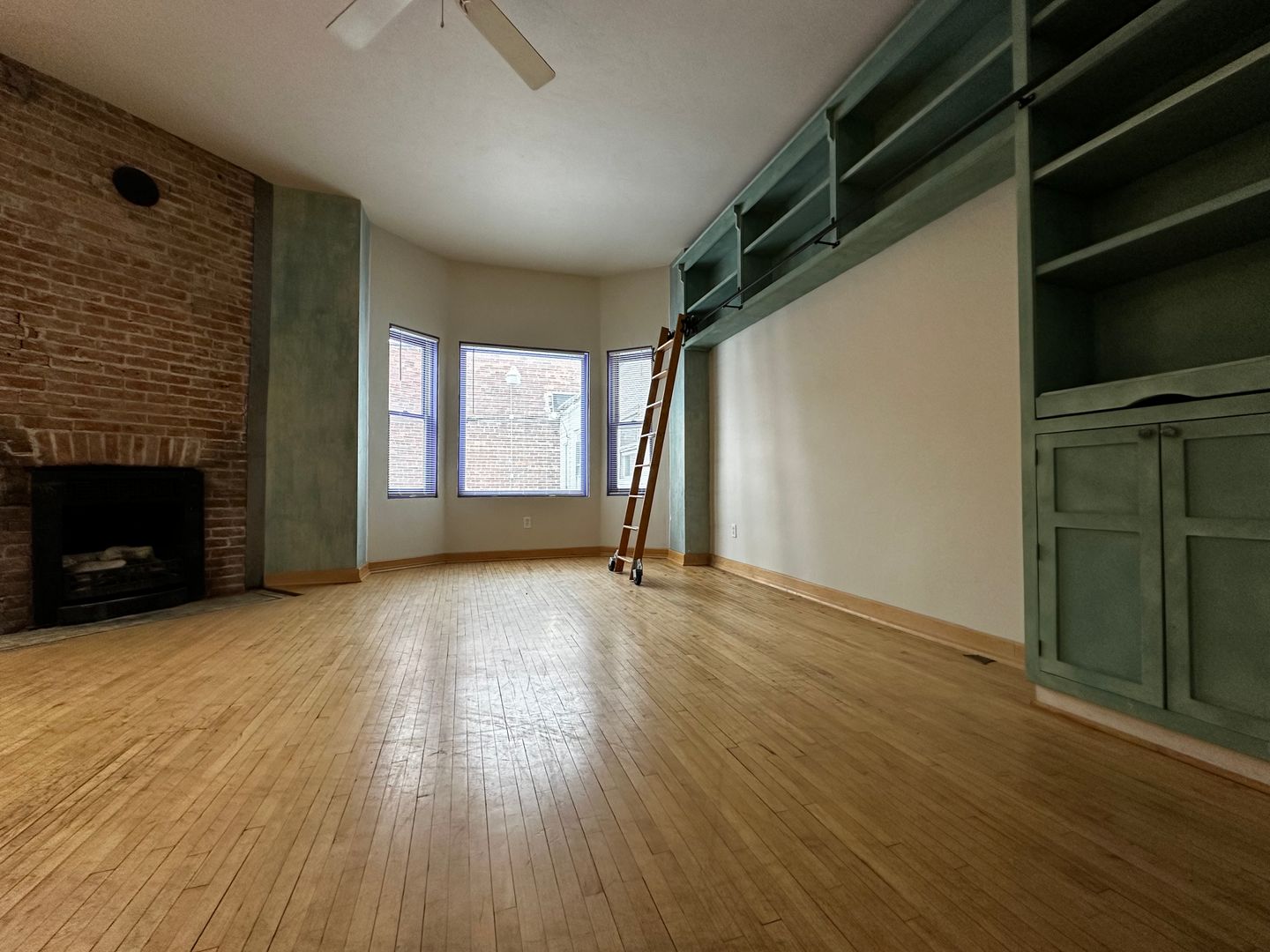 Green Bay Apartment: 123 N Broadway
