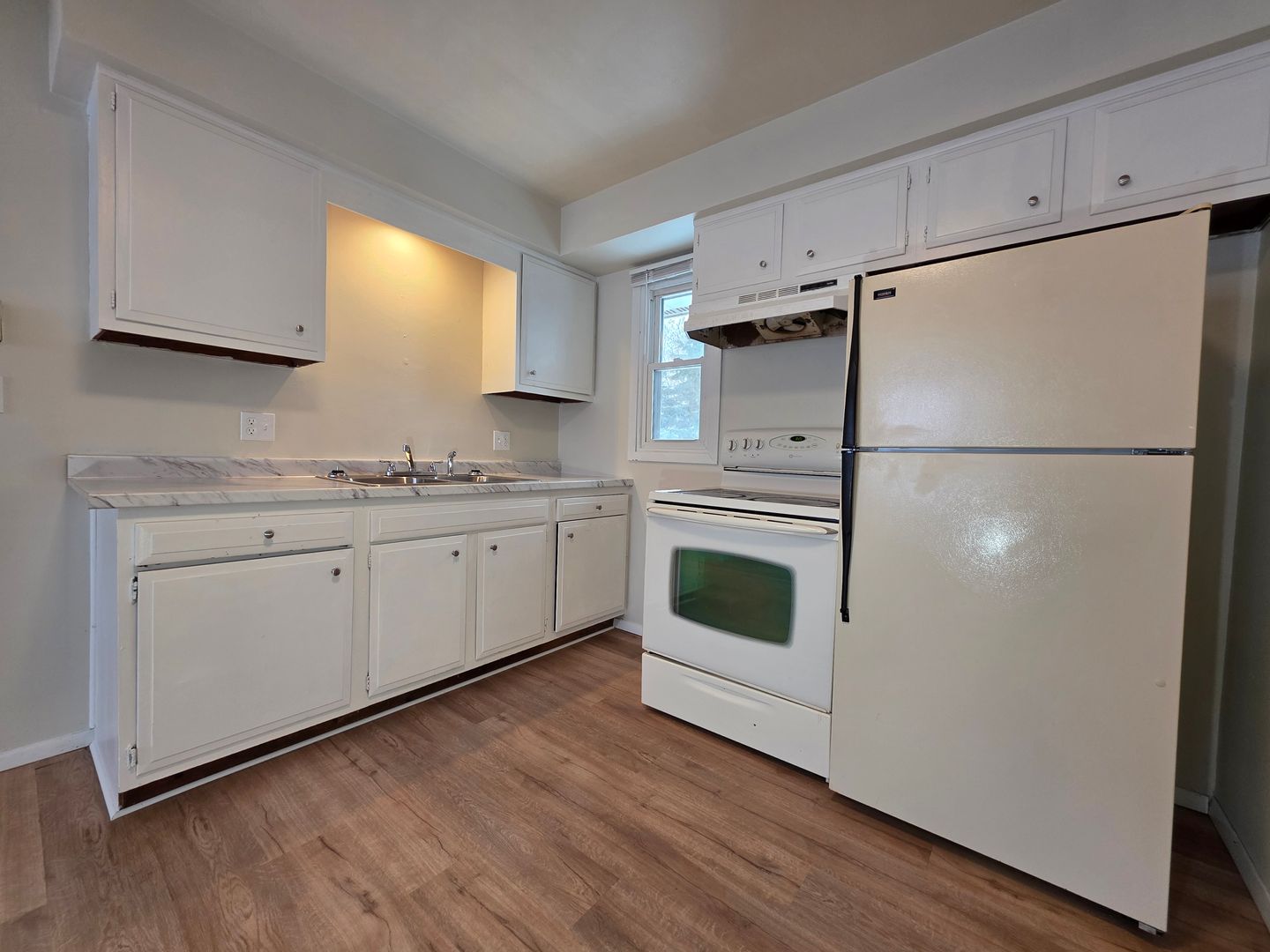 Appleton Apartment: 811 W Whittier Drive
