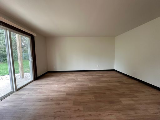 Spacious 2 Bedroom 1 Bath Lower Apartment Available Soon! – photo 1