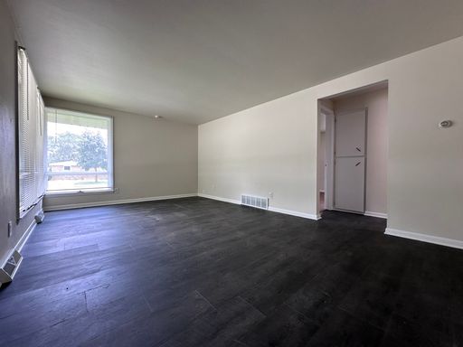 2 Bedroom Side-By-Side Duplex With Garage Available Mid September! – photo 1