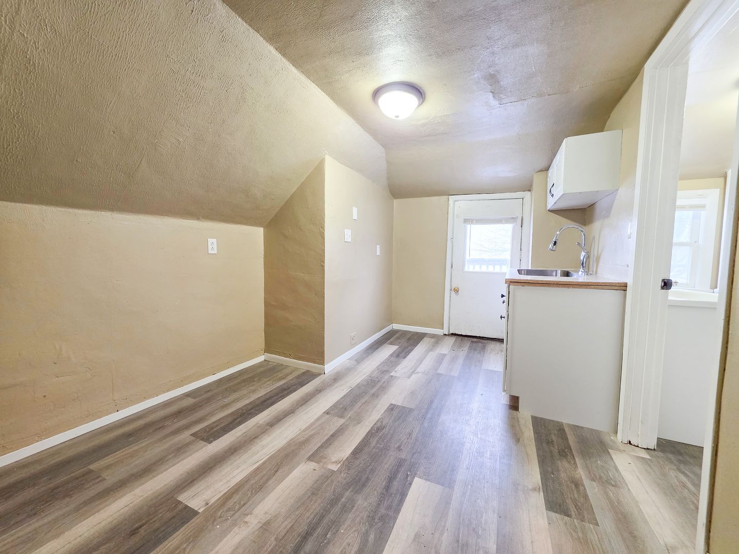 Green Bay Apartment: 861 Howard Street