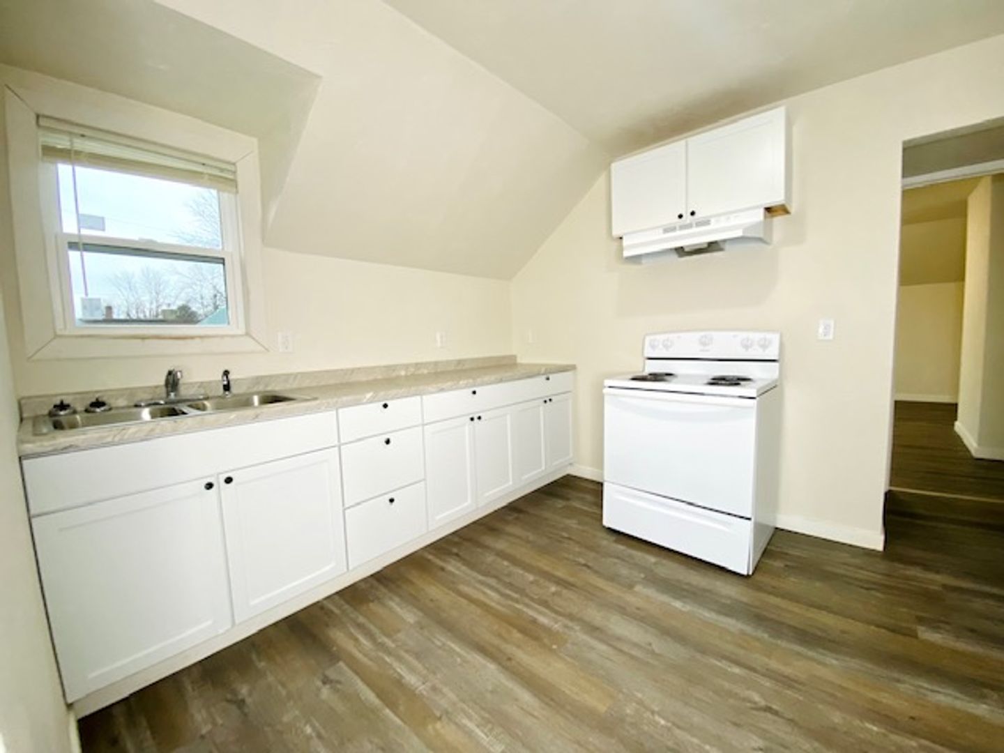 New London Apartment: 702 Algoma St