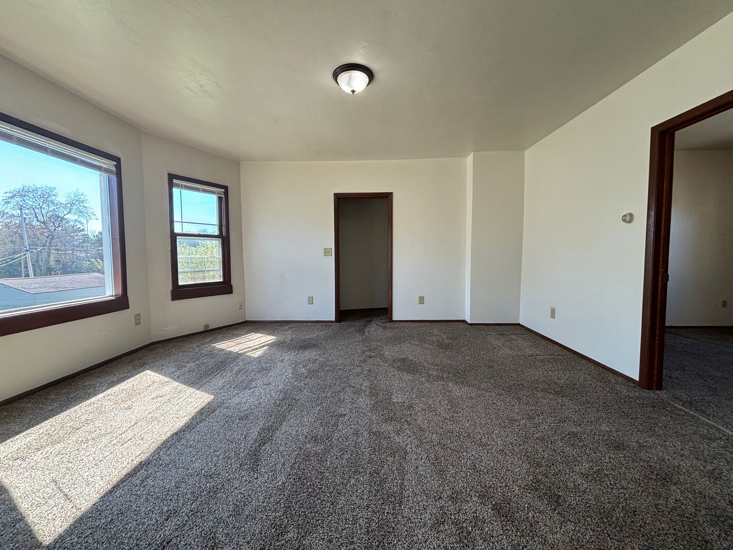 Green Bay Apartment: 828 S Maple Ave