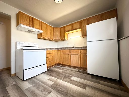 2 bed 1 bathroom-Lower Apartment! – photo 1