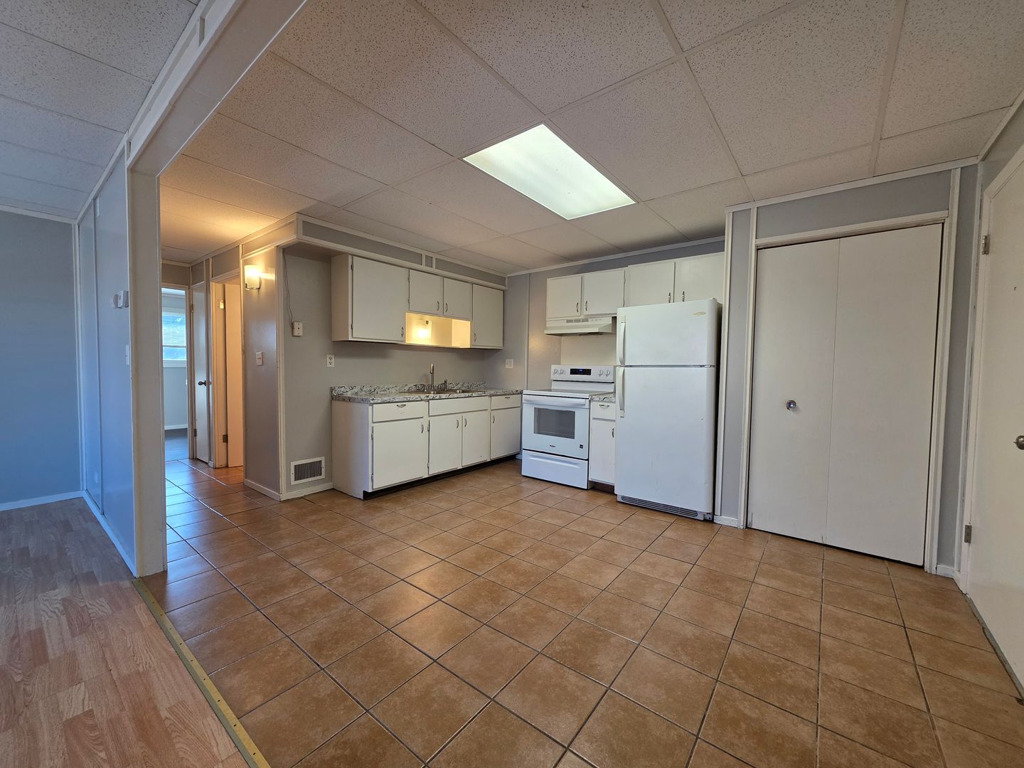 Denmark Apartment: 475 N Wall St