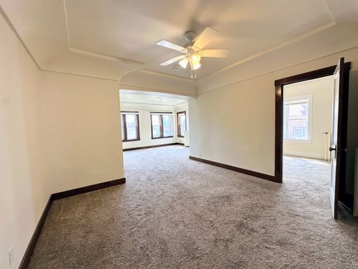 Spacious & Charming 2-Bedroom Apartment in Manitowoc – Pet Friendly!
